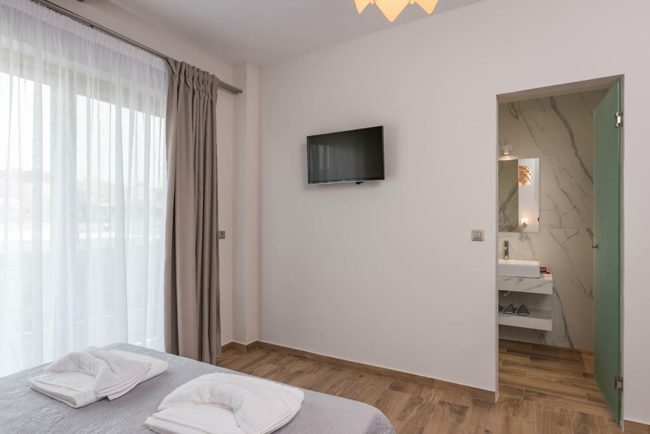 Aequor Luxury Rooms & Apartments Kato Daratso Bagian luar foto